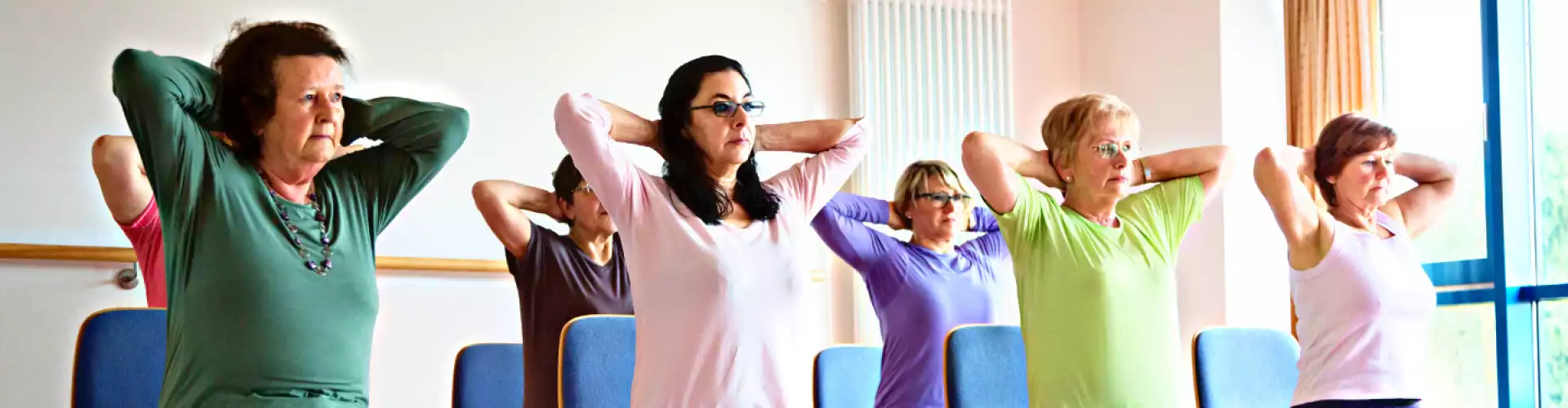 Yoga sur chaise et Qigong - Assis ou debout ! - Online Class by Stephanie Brail